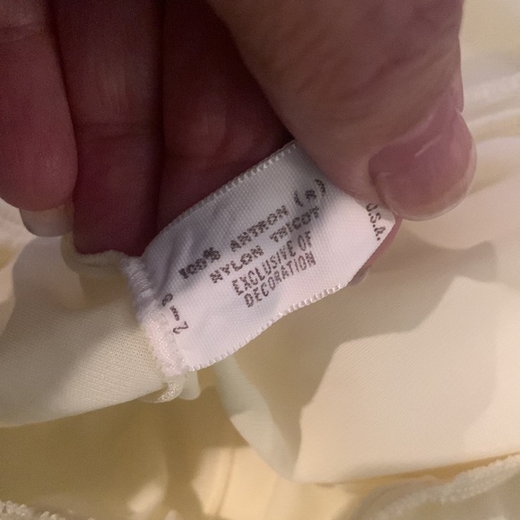 VASSARETTE Vintage Sleep Shorts Yellow Lace Trim Size (6) Small - Picture 4 of 5